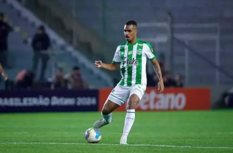 Volante Caíque, atualmente no Juventude