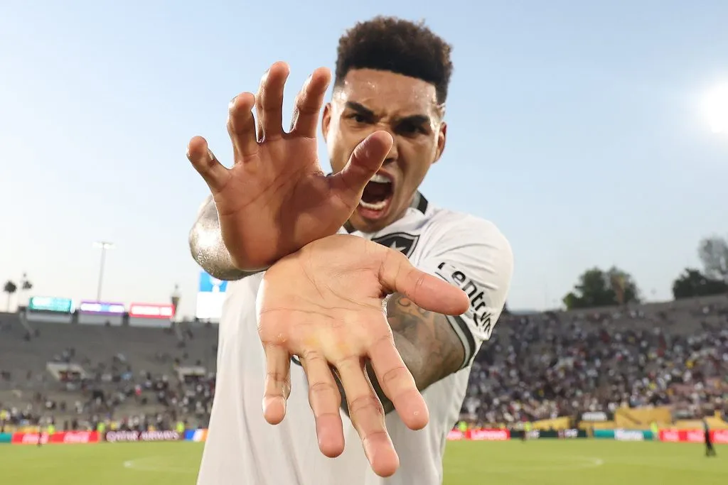 Foto: Vitor Silva/Botafogo – Igor Jesus comemorando vitória contra o PSG no Mundial de Clubes.