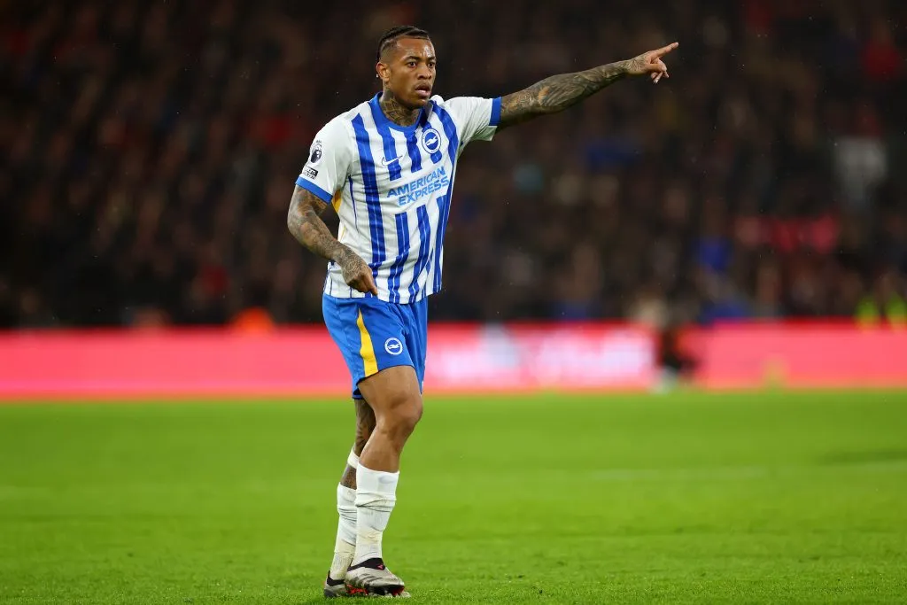 Igor Julio, do Brighton, gesticula durante a partida da Premier League entre o AFC Bournemouth e o Brighton &amp; Hove Albion FC, no Vitality Stadium, em 23 de novembro de 2024, em Bournemouth, Inglaterra. (Foto de Dan Istitene/Getty Images)