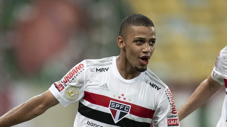 Brenner foi formado nas categorias de base do São Paulo.