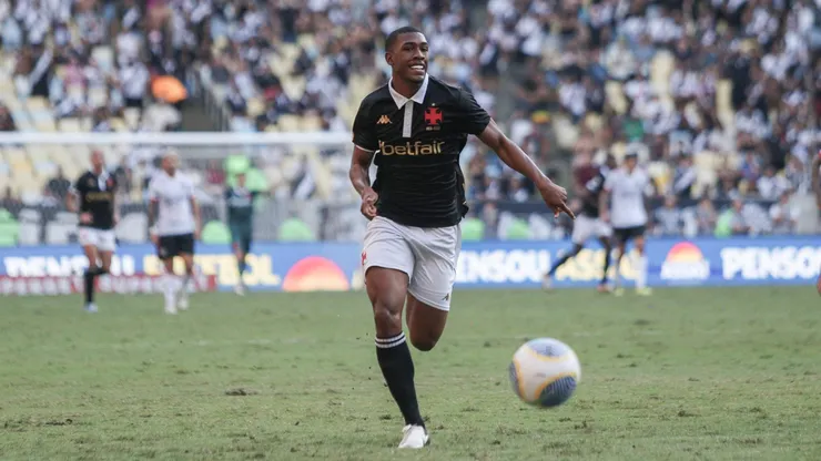 Rayan jogador do Vasco durante partida contra o Flamengo no estadio Maracana pelo campeonato Brasileiro A 2024.