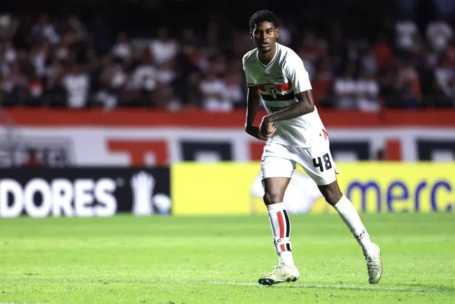 Lucas Ferreira jogador do São Paulo durante partida contra o Libertad pelo campeonato Copa Libertadores 2025. Foto: Marcello Zambrana/AGIF