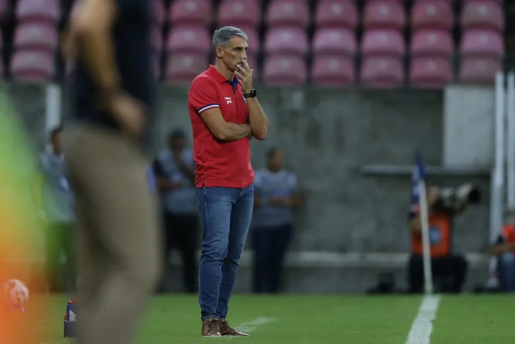 Vojvoda técnico do Fortaleza durante a partida entre Retro – Foto: Marlon Costa/AGIF