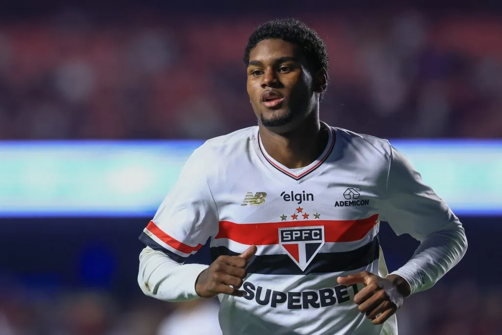 SP – SAO PAULO – 02/05/2025 – BRASILEIRO A 2025, SAO PAULO X FORTALEZA – Lucas Ferreira jogador do Sao Paulo durante partida contra o Fortaleza no estadio Morumbi pelo campeonato Brasileiro A 2025. Foto: Marcello Zambrana/AGIF