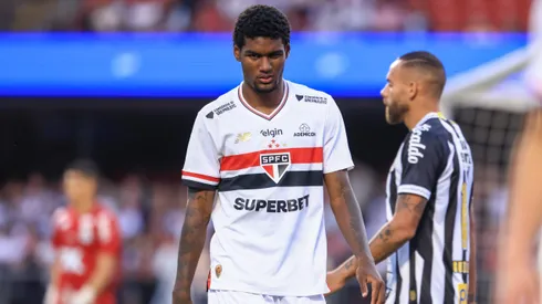 SP - SAO PAULO - 20/04/2025 - BRASILEIRO A 2025, SAO PAULO X SANTOS - Lucas Ferreira jogador do Sao Paulo durante partida contra o Santos no estadio Morumbi pelo campeonato Brasileiro A 2025. Foto: Marcello Zambrana/AGIF