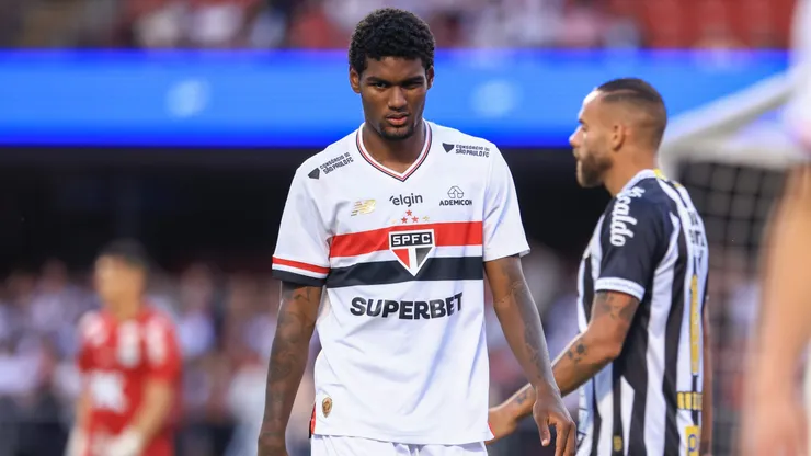 SP - SAO PAULO - 20/04/2025 - BRASILEIRO A 2025, SAO PAULO X SANTOS - Lucas Ferreira jogador do Sao Paulo durante partida contra o Santos no estadio Morumbi pelo campeonato Brasileiro A 2025. Foto: Marcello Zambrana/AGIF