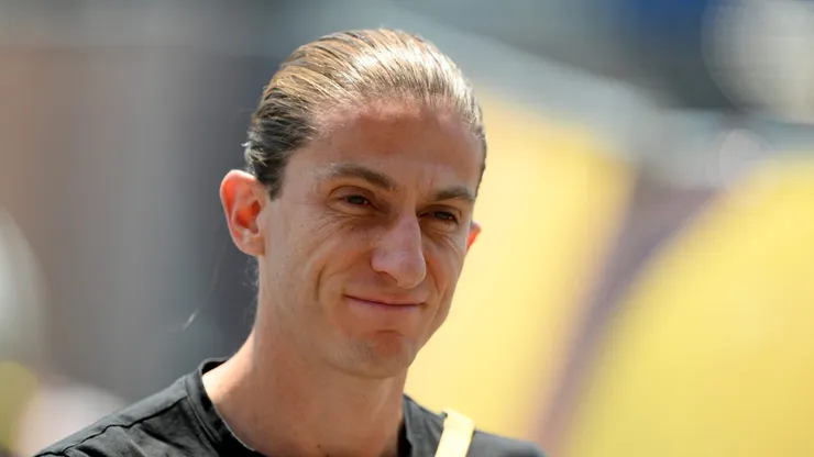 PHILADELPHIA, PENNSYLVANIA - JUNE 20: Filipe Luis, Head Coach of CR Flamengo, looks on during the FIFA Club World Cup 2025 group D match between CR Flamengo and Chelsea FC at Lincoln Financial Field on June 20, 2025 in Philadelphia, Pennsylvania. (Photo by David Ramos/Getty Images)