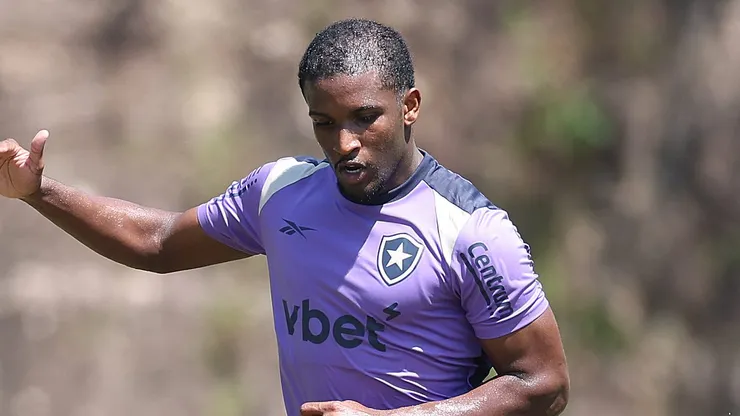 Foto: Vítor Silva/Botafogo - Elias Manoel durante treinamento do Botafogo.