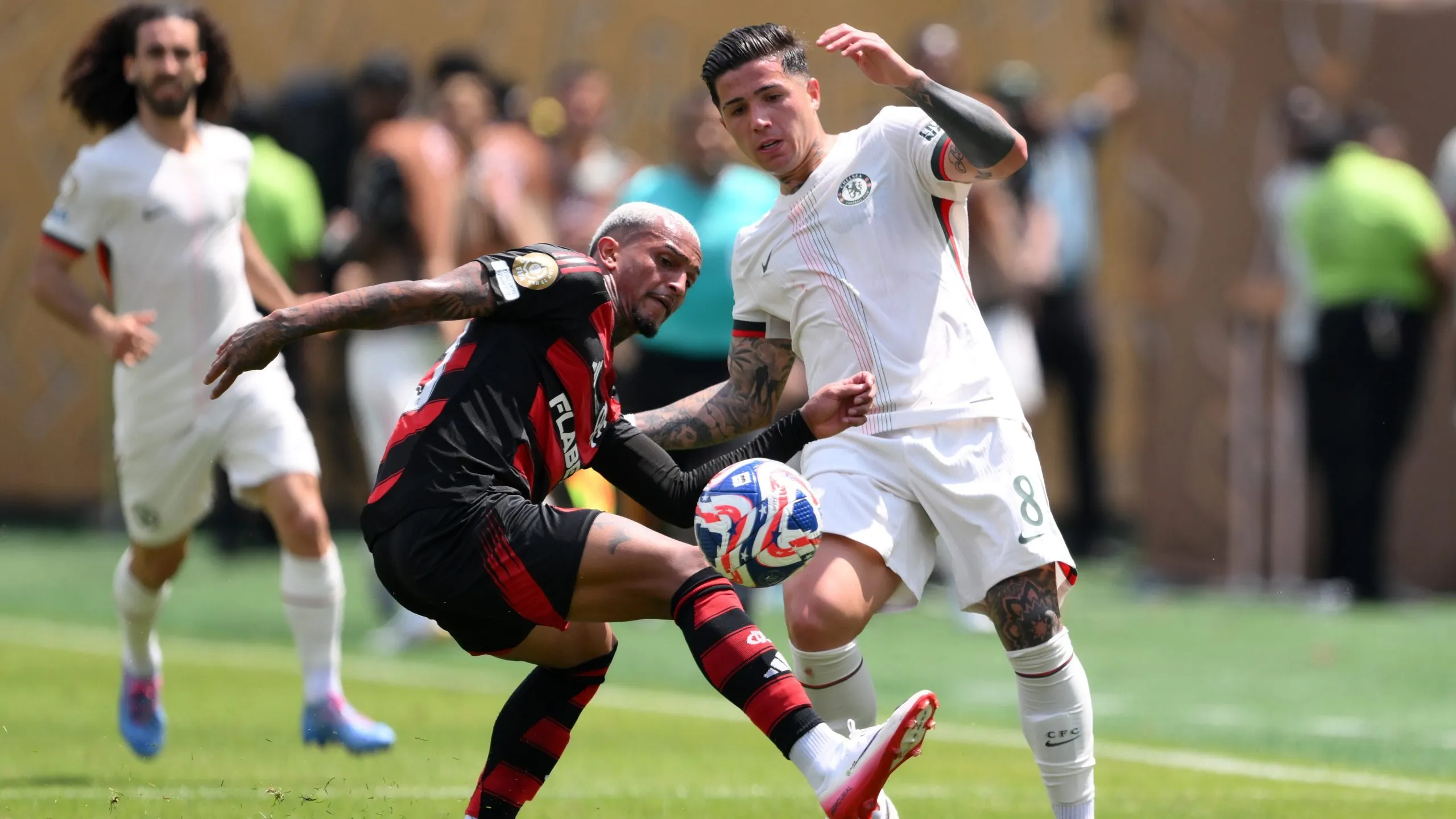 PHILADELPHIA, PENNSYLVANIA – JUNE 20: Wesley #43 of CR Flamengo battles for possession with Enzo Fernandez #8 of Chelsea FC during the FIFA Club World Cup 2025 group D match between CR Flamengo and Chelsea FC at Lincoln Financial Field on June 20, 2025 in Philadelphia, Pennsylvania. (Photo by David Ramos/Getty Images)