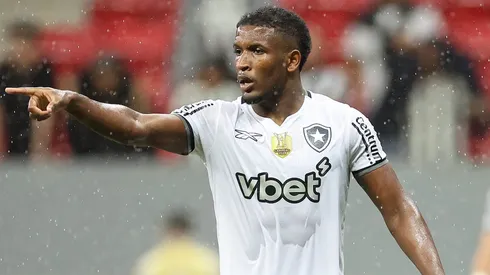 Foto: Vitor Silva/Botafogo - Elias Manoel durante confronto contra o Capital-DF na Copa do Brasil 2025.