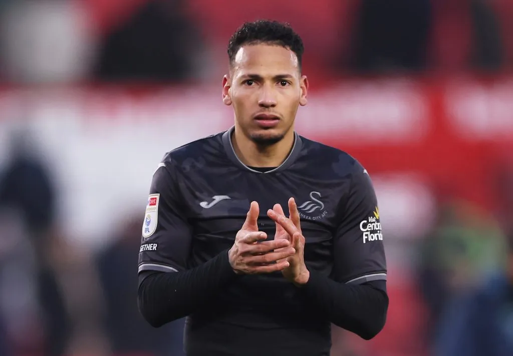 STOKE ON TRENT, ENGLAND – FEBRUARY 15: Ronald of Swansea City acknowledges the fans following the Sky Bet Championship match between Stoke City FC and Swansea City AFC at Bet365 Stadium on February 15, 2025 in Stoke on Trent, England. (Photo by Cameron Smith/Getty Images)