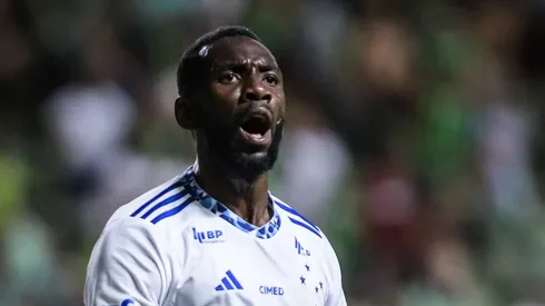 Página estrangeira destaca Cruzeiro contra Flamengo e Bolasie responde
