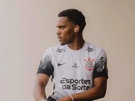 Jurrien Timber, do Arsenal, posta foto usando camisa Corinthians
