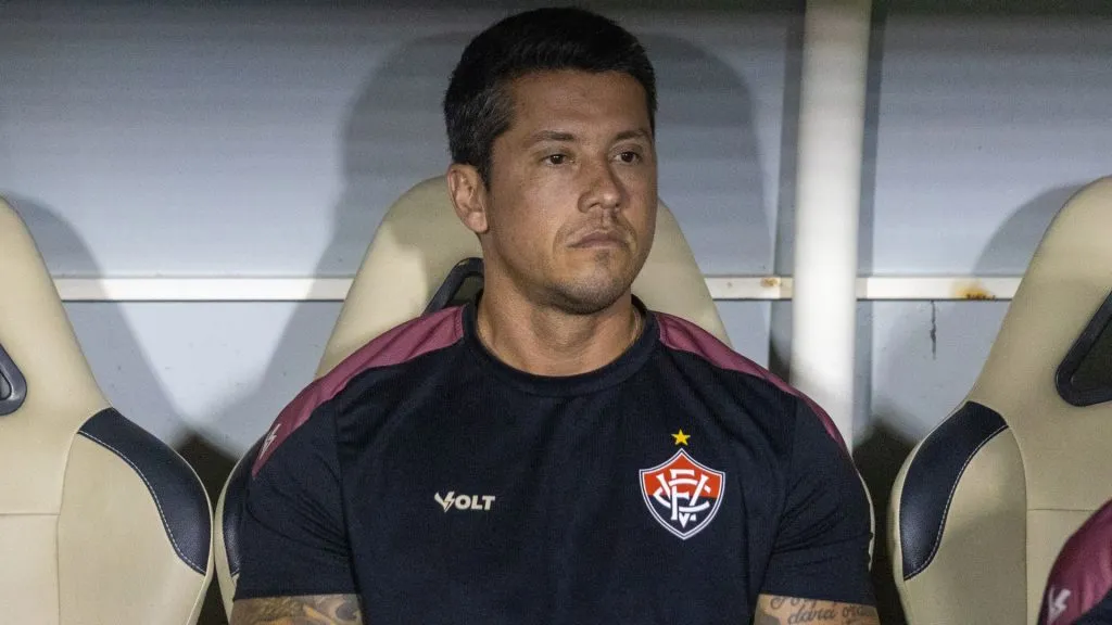 Thiago Carpini, técnico do Vitória