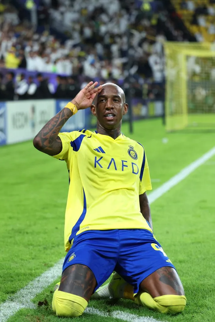 RIYADH, SAUDI ARABIA – NOVEMBER 05: Anderson Talisca of  Al-Nassr celebrates scoring their fifth goal during the AFC Champions League Elite match between Al-Nassr FC and Al Ain FC at Al-Awaal Park on November 05, 2024 in Riyadh, Saudi Arabia. (Photo by Abdullah Ahmed/Getty Images)