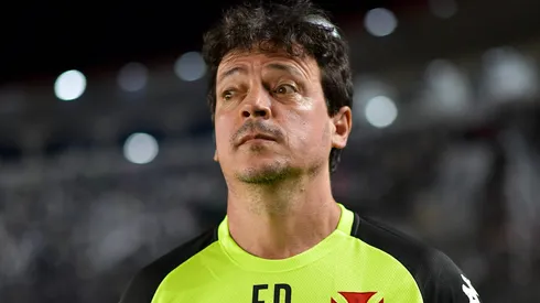 Fernando Diniz durante confronto contra o Bragantino no Brasileirão 2025. Foto: Thiago Ribeiro/AGIF