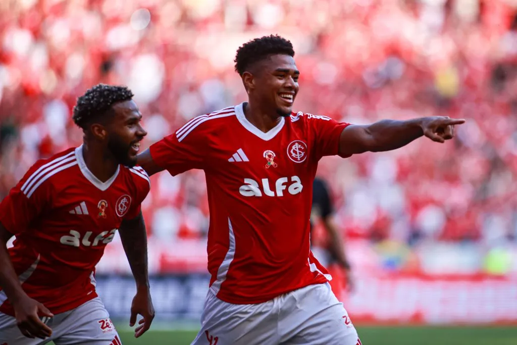 Victor Gabriel, do Internacional, pelo Campeonato Brasileiro 2025. Foto: Maxi Franzoi/AGIF