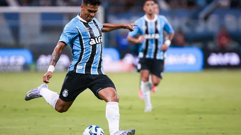 Arezo, atacante do Grêmio. Maxi Franzoi/AGIF
