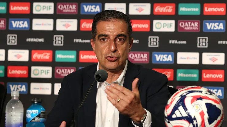 O técnico do Botafogo, Renato Paiva, fala com a imprensa durante a coletiva de imprensa antes da partida contra o Paris Saint-Germain pela Copa do Mundo de Clubes da FIFA 2025, no Estádio Rose Bowl, em 18 de junho de 2025, em Pasadena, Califórnia. (Foto de Stu Forster/Getty Images)