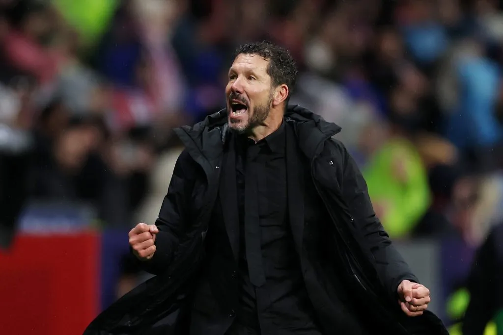 Simeone comemorando vitória contra o Athletic na La Liga 2024/25. (Photo by Florencia Tan Jun/Getty Images)