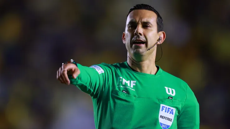 Árbitro Cesar Ramos. (Photo by Hector Vivas/Getty Images)