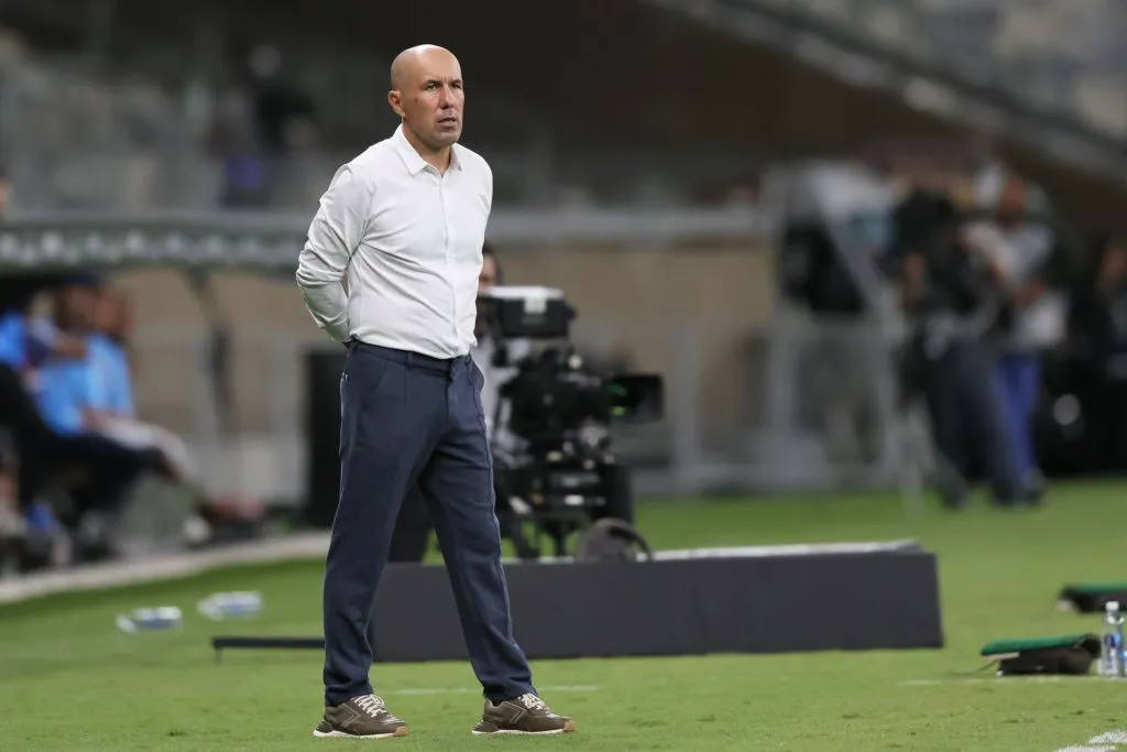 Leonardo Jardim técnico do Cruzeiro durante partida contra o Mushuc Runa pelo campeonato Copa Sul-americana 2025. Foto: Gilson Lobo/AGIF
