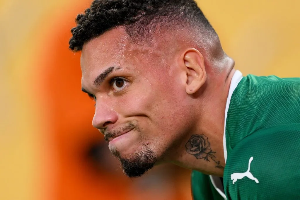 Paulinho não está 100% – Foto: David Ramos/Getty Images.