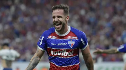 Lucas Sasha durante confronto contra o Rosario Central na Sul-Americana 2024.