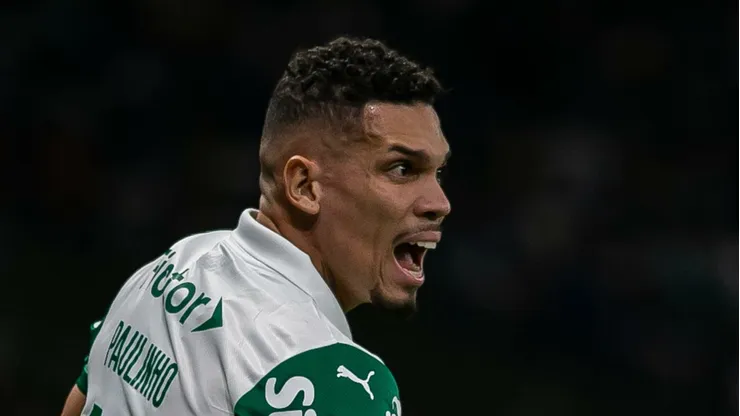 Paulinho pode passar por cirurgia no Palmeiras.
