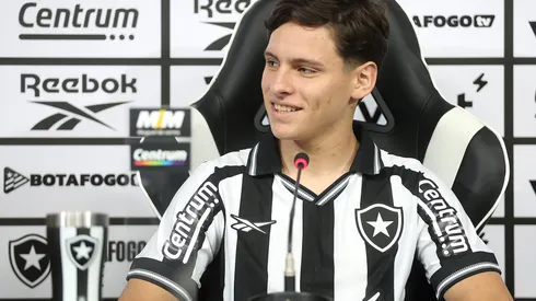 Foto: Vitor Silva/Botafogo – Álvaro Montoro durante entrevista coletiva.
