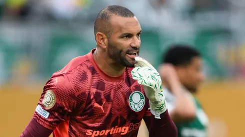EAST RUTHERFORD, NEW JERSEY – JUNE 15: Weverton of SE Palmeiras reacts during the FIFA Club World Cup 2025 group A match between SE Palmeiras and FC Porto at MetLife Stadium on June 15, 2025 in East Rutherford, New Jersey. (Photo by David Ramos/Getty Images)