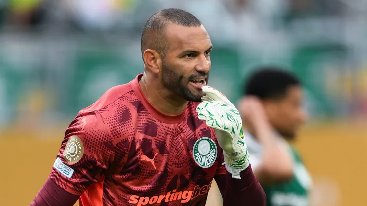 EAST RUTHERFORD, NEW JERSEY - JUNE 15: Weverton of SE Palmeiras reacts during the FIFA Club World Cup 2025 group A match between SE Palmeiras and FC Porto at MetLife Stadium on June 15, 2025 in East Rutherford, New Jersey. (Photo by David Ramos/Getty Images)