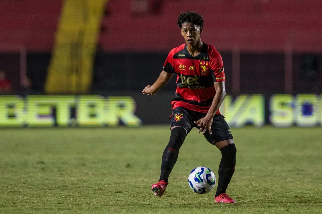Ze Lucas é dos jovens jogadores do Sport e já atuou em alguns jogos. Foto: Rafael Vieira/AGIF