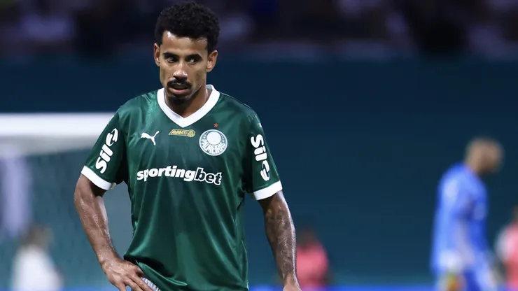 Lucas Evangelista jogador do Palmeiras durante partida contra o Flamengo no estadio Arena Allianz Parque pelo campeonato Brasileiro A 2025.