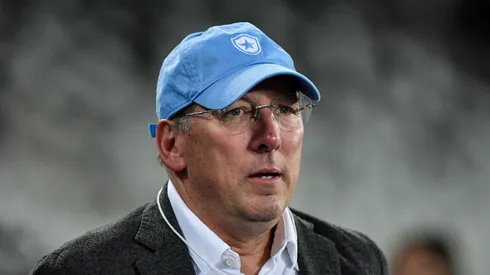 John Textor presidente da SAF do Botafogo durante partida contra o Atlético-GO no estádio Engenhão pelo campeonato Brasileiro A 2024. Foto: Thiago Ribeiro/AGIF