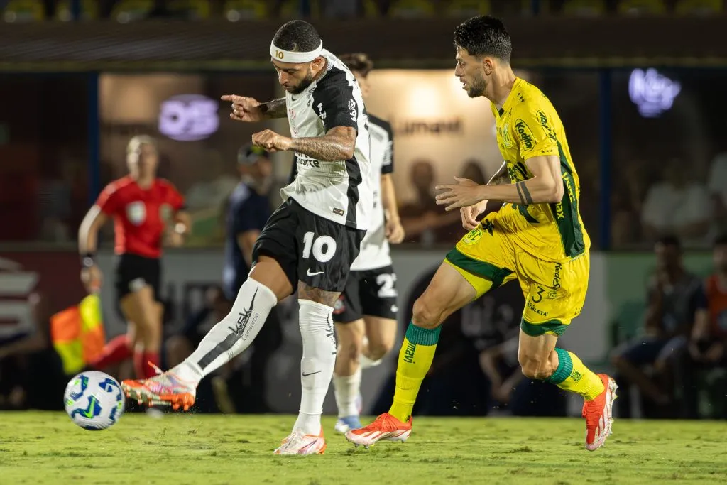 SP – MIRASSOL – 10/05/2025 – BRASILEIRO A 2025, MIRASSOL X CORINTHIANS – MEMPHIS DEPAY jogador do Corinthians durante partida contra o Mirassol no estadio Jose Maria de Campos Maia pelo campeonato Brasileiro A 2025. Foto: Joisel Amaral/AGIF