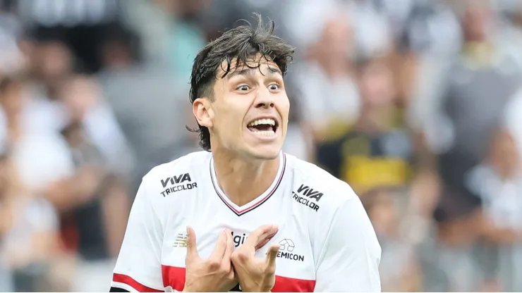 Ferraresi voltará a jogar como zagueiro no São Paulo.