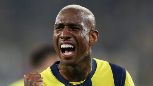 Talisca agitou a torcida do Bahia.