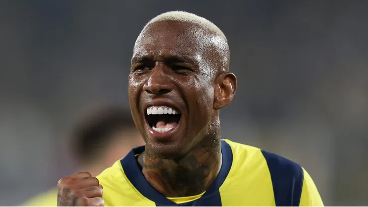 Talisca agitou a torcida do Bahia.