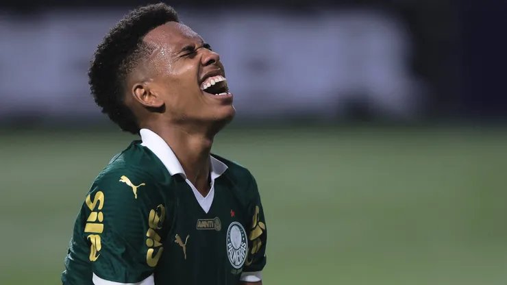 Estevao jogador do Palmeiras lamenta durante partida contra o Bragantino no estadio Arena Allianz Parque pelo campeonato Paulista 2025.