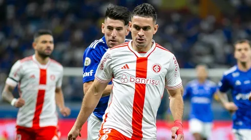 Borre jogador do Internacional durante partida contra o Cruzeiro no estadio Mineirao pelo campeonato Brasileiro A 2024.
