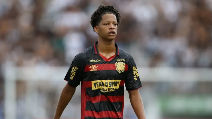 Ze Lucas jogador do Sport durante a partida entre Central e Sport no Estadio Lacerdao em Caruaru (PE), pelo campeonato pernambucano 2025. Foto: Marlon Costa/AGIF