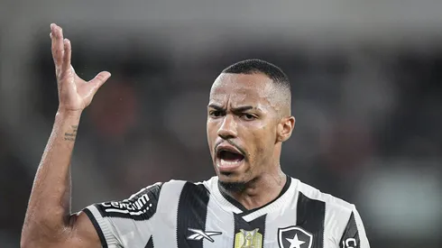 Marlon Freitas está jogando muito no Botafogo.