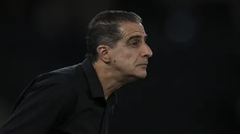 RJ – RIO DE JANEIRO – 30/04/2025 – COPA DO BRASIL 2025, BOTAFOGO X CAPITAL – Renato Paiva tecnico do Botafogo durante partida contra o Capital no estadio Engenhao pelo campeonato Copa Do Brasil 2025. Foto: Jorge Rodrigues/AGIF