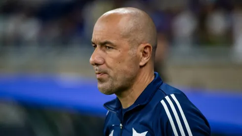 MG – BELO HORIZONTE – 17/04/2025 – BRASILEIRO A 2025, CRUZEIRO X BAHIA – Leonardo Jardim tecnico do Cruzeiro durante partida contra o Bahia no estadio Mineirao pelo campeonato Brasileiro A 2025. Foto: Fernando Moreno/AGIF