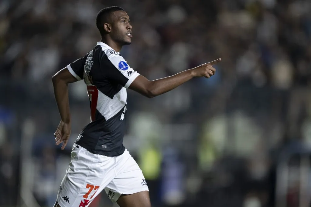 Rayan jogador do Vasco comemora seu gol durante partida contra o Melgar pelo campeonato Copa Sul-americana 2025. Foto: Jorge Rodrigues/AGIF