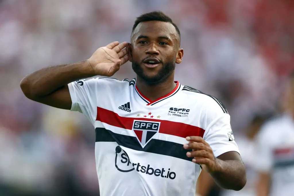 Luan, volante do São Paulo. 