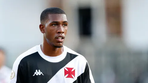 Vasco vê concorrência por Rayan aumentar e Diniz é avisado
