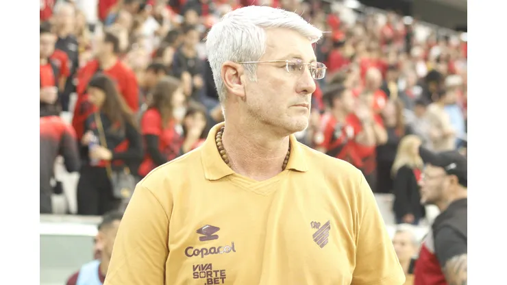 Odair Hellmann, técnico do Athlético-PR