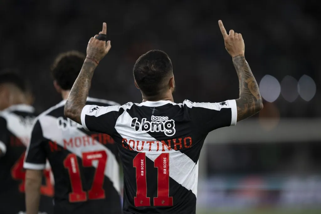 RJ – RIO DE JANEIRO – 05/03/2025 – COPA DO BRASIL 2025, NOVA IGUACU X VASCO –  jogador do Vasco comemora seu gol durante partida contra o Nova Iguacu no estadio Engenhao pelo campeonato Copa Do Brasil 2025. Foto: Jorge Rodrigues/AGIF